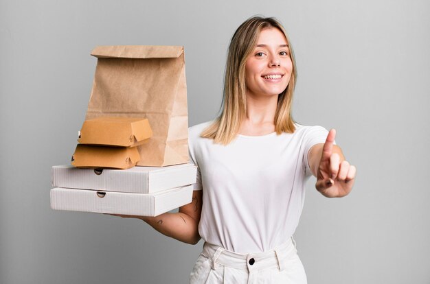 Sorridendo con orgoglio e sicurezza diventando il numero uno