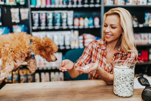 Smiling saleswoman working in pet shop.