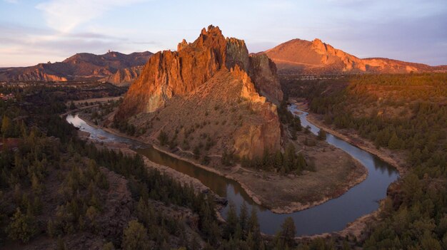 Smith Rock Crooked River 오리건 주립 록키 뷰트