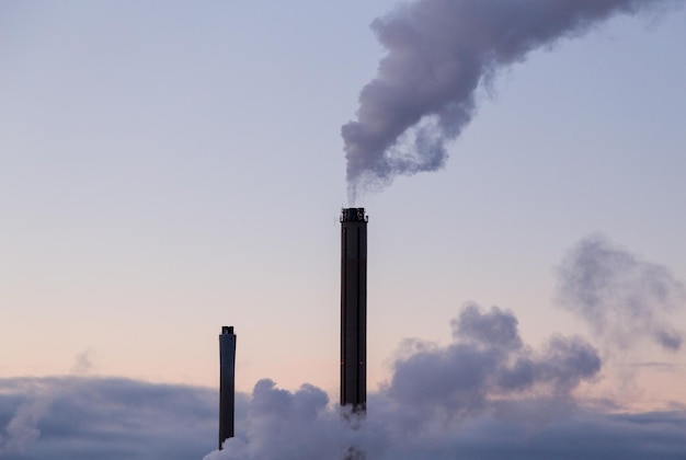 Photo smoke emitting from chimney against sky