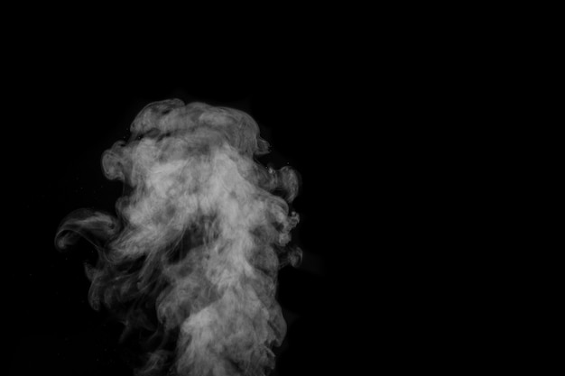 Фото Осколки дыма на черной поверхности.