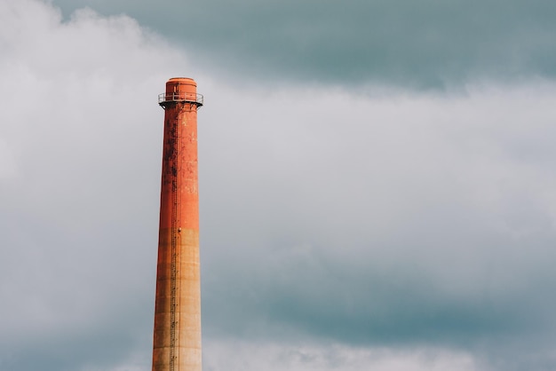 Photo smoke stack against sky