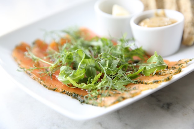 Smoked salmon gravlax with bread