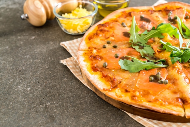 smoked salmon pizza