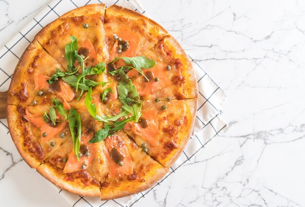 Smoked salmon pizza