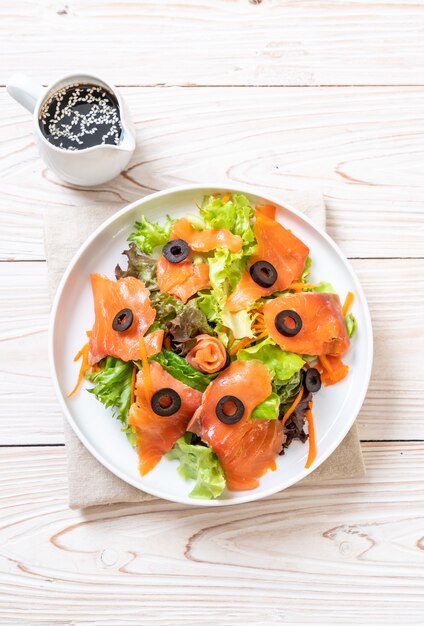 Insalata di salmone affumicato