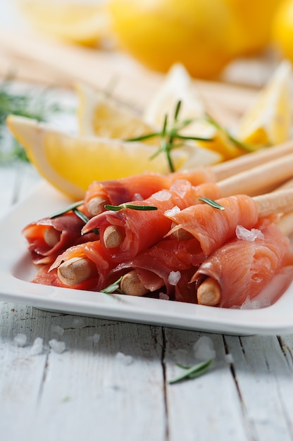 Smoked salmon with lemon and rosemary