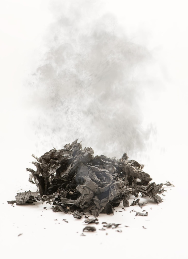 Photo smoking ashes on a white background