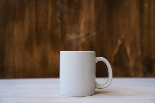 Photo smoky mug with a hot drink