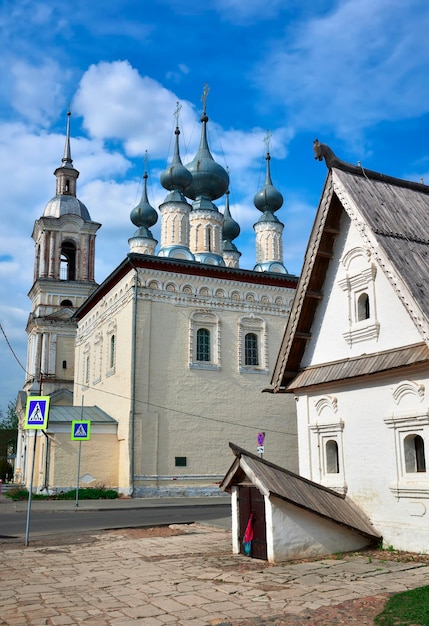 Smolensk-kerk met een klokkentoren