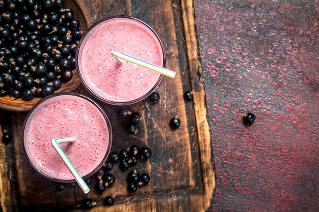 Photo smoothie with black currant.