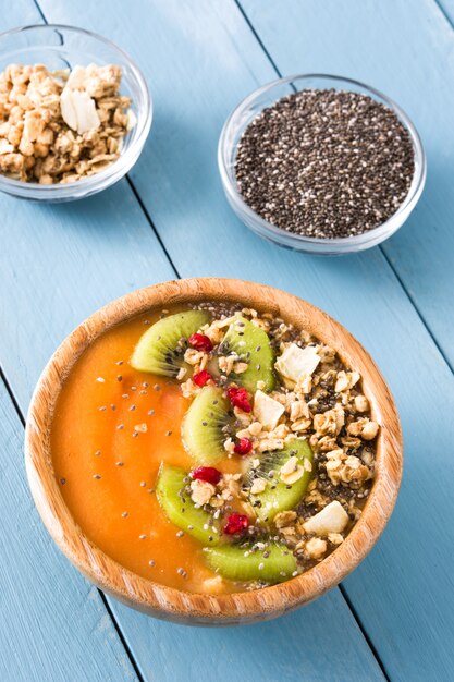 Frullato con frutta, cereali e chia