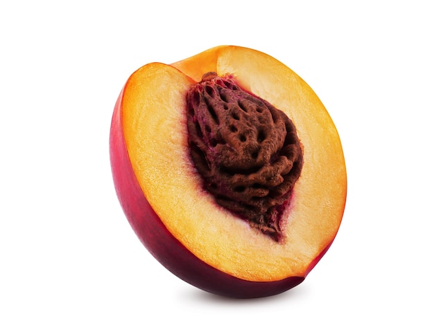 Smoothskinned nectarine fruit met pit geïsoleerd op een witte achtergrond met kopie ruimte voor tekst of i