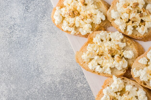 Snack bruschetta with cottage cheese, walnut and honey. 