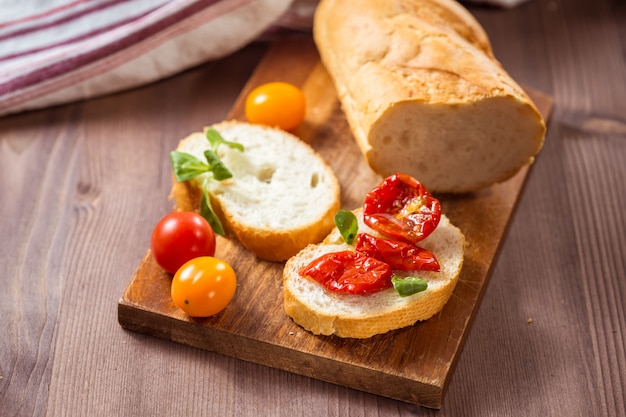 Snack van gedroogde tomaten