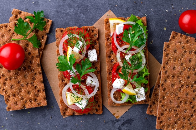 Snackbrood en geschiktheid die met groenten eten