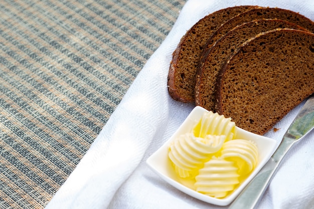 Sneetjes brood en boter