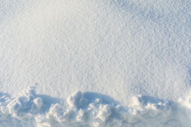 Sneeuw achtergrond met zonlicht en ruimte voor tekst bovenaan het frame