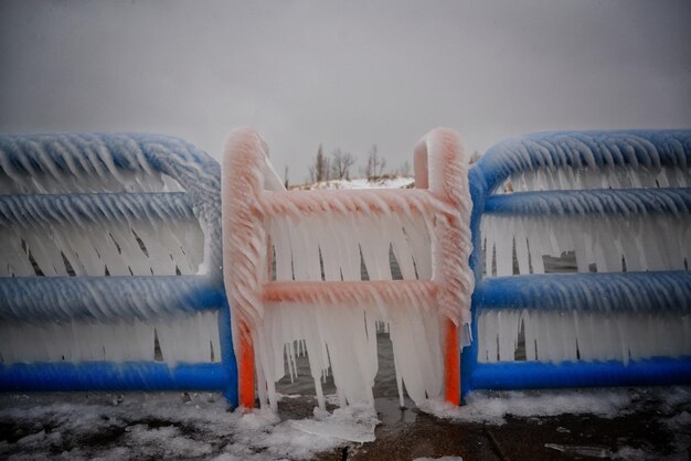 Foto sneeuw bedekt land tegen de lucht