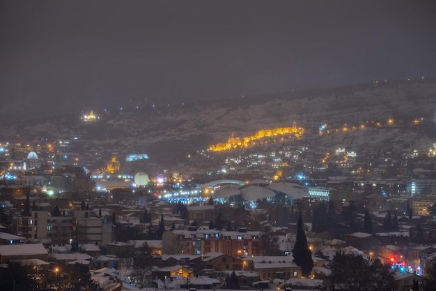 Sneeuw in de nachtstad