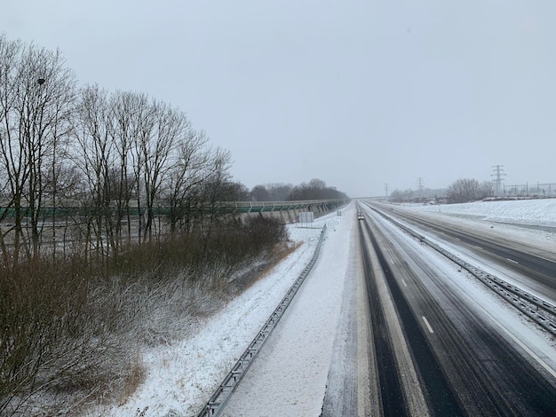 Foto sneeuwbedekte snelweg