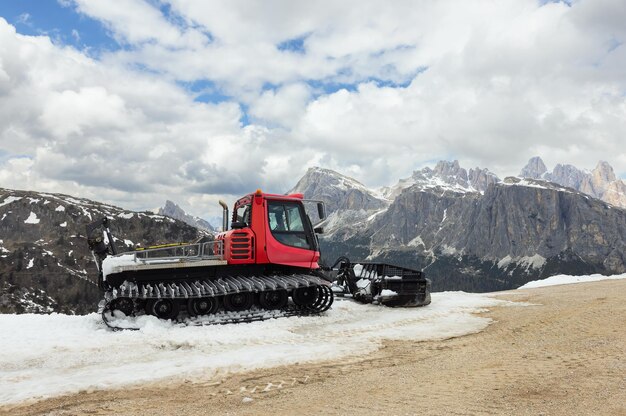 sneeuwblazer in de Dolomieten Vijf Torens Cinque Torri Italië