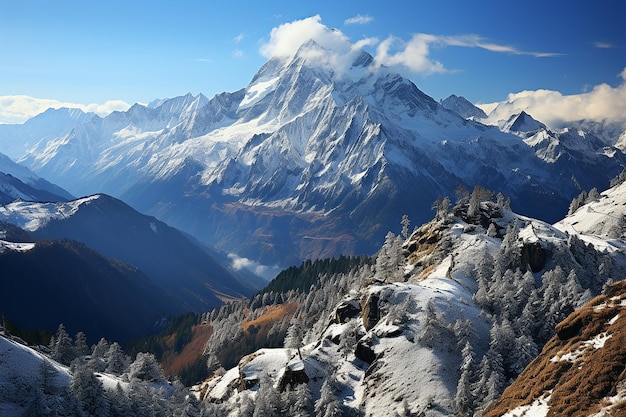 Sneeuwrijke piek te midden van een zee van majesteit