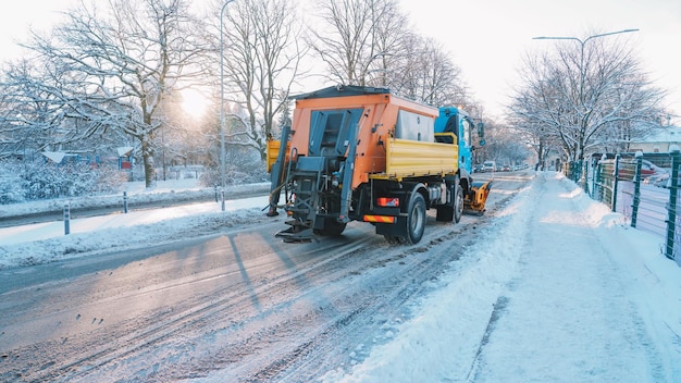 Sneeuwruimen vanaf de weg