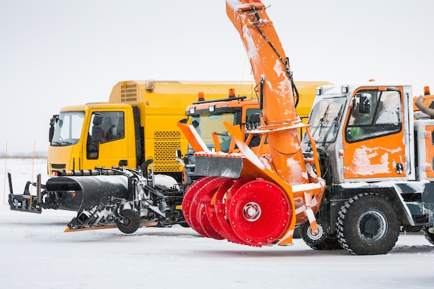 Sneeuwruimers op de luchthaven