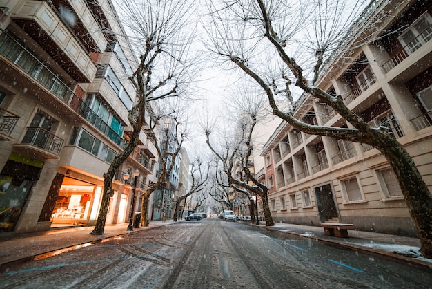 Sneeuwval in kleine Spaanse stad Denia in de winter