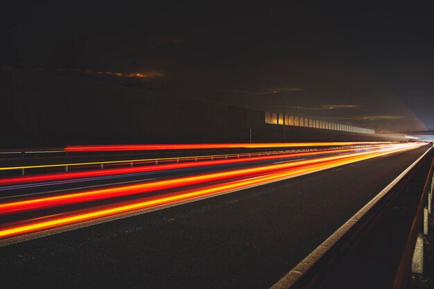 Foto snelweg bij nacht