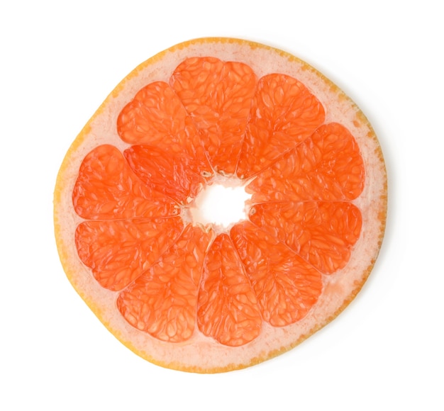 Snijd rond stuk grapefruit geïsoleerd op een witte achtergrond, bovenaanzicht