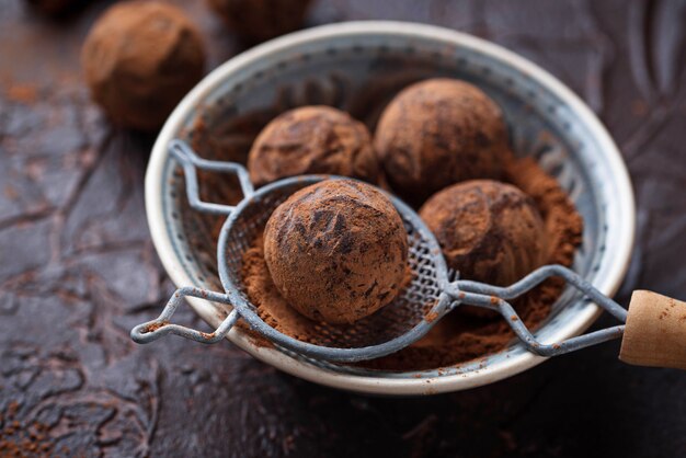 Snoep truffels met cacaopoeder