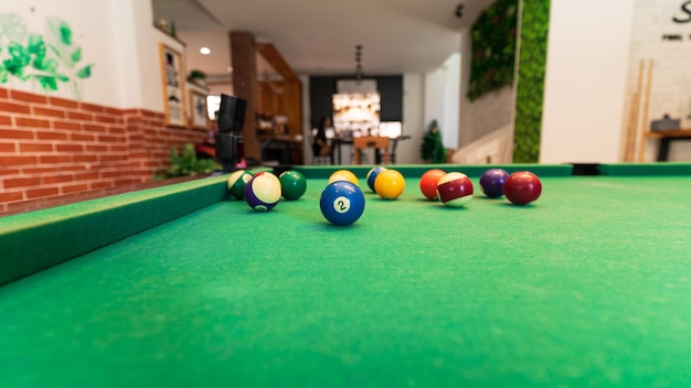 snooker op groene snookertafel pooltafel achtergrond