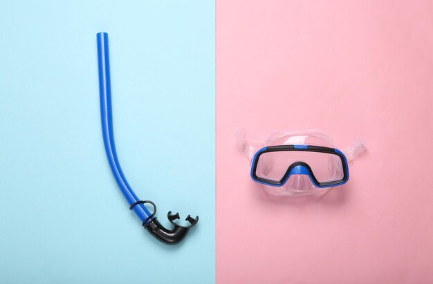 Photo snorkel and diving mask on blue pink pastel background travel concept vacation at sea minimalistic photo flat lay top view