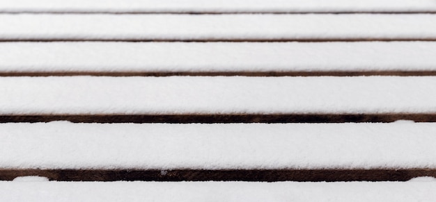 Foto tavole coperte di neve, sfondo invernale per il design, copia spazio