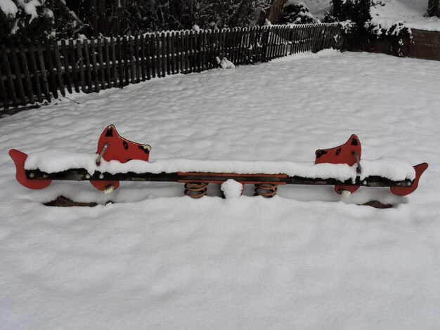 Foto campo coperto di neve