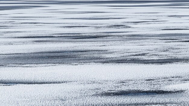 雪に覆われた氷のテクスチャ、冬の抽象的な背景