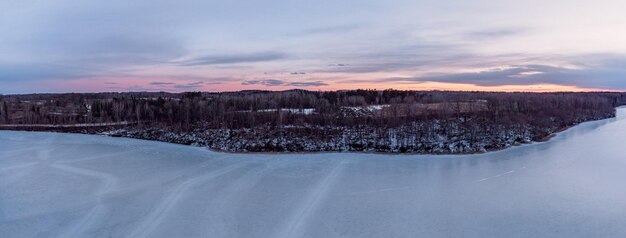 Photo snow covered landscape against sky during sunset