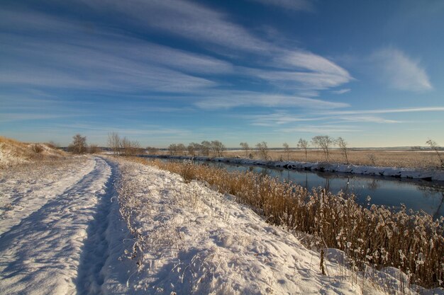 Photo snow covered landscape against sky