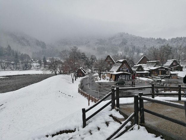 Photo snow covered landscape against sky