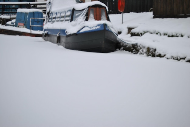 Foto paesaggio coperto di neve