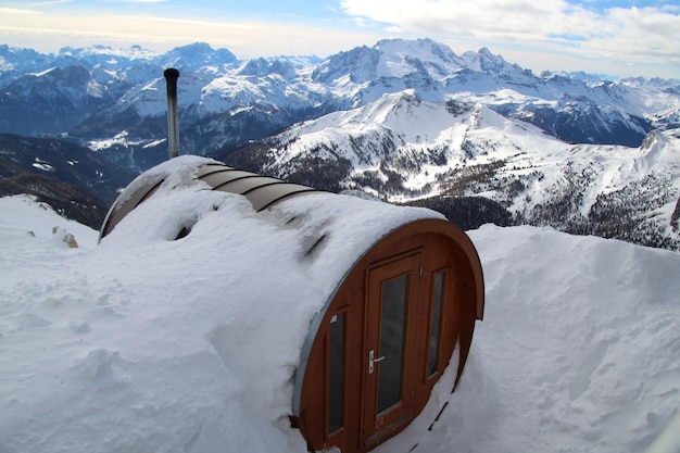 Foto catena montuosa coperta di neve