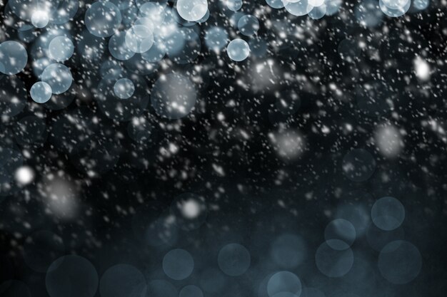 Neve che cade con il fondo del bokeh