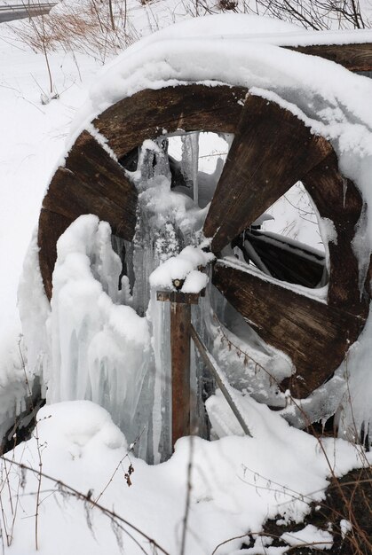 Foto neve sul campo durante l'inverno