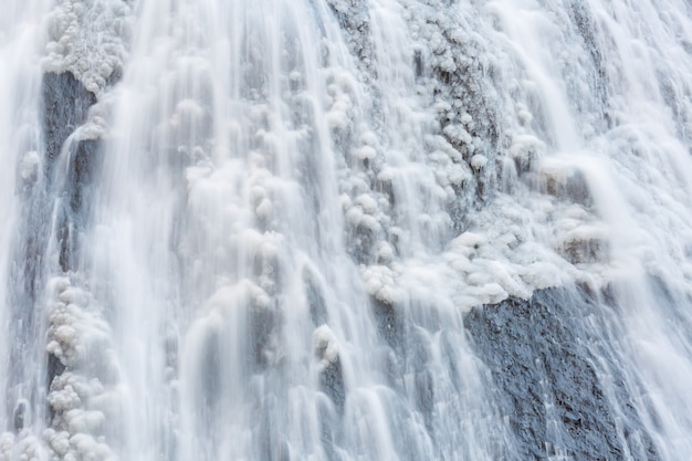 Снег в Fukuroda Falls