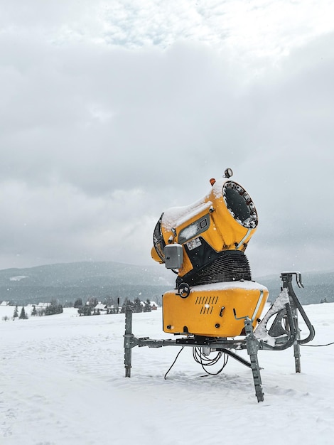 Photo snow making machine