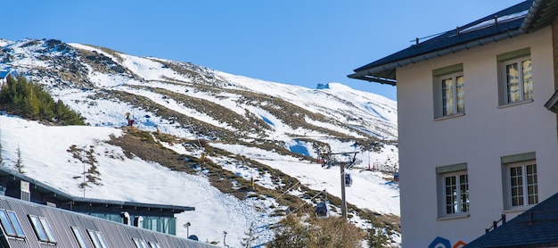 写真 建物の雪山