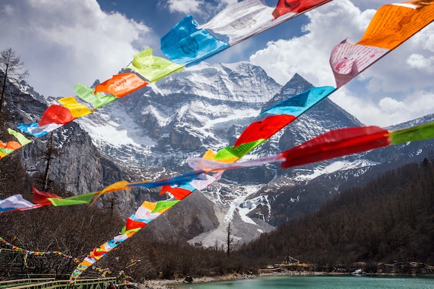 Photo snow mountian, tibet