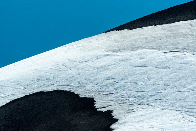 オソルノ火山プエルトバラスランキーウェロスラゴスチリパタゴニアの雪